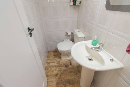 Casa à venda com 220m², 4 quartos e 2 vagasLavabo