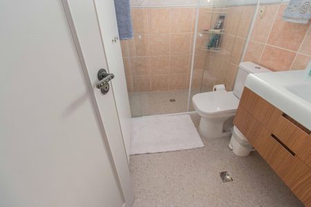 Casa à venda com 220m², 4 quartos e 2 vagasBanheiro da Suíte