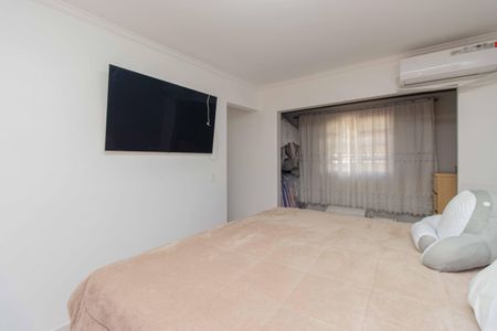 Casa à venda com 220m², 4 quartos e 2 vagasSuíte