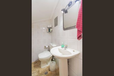 Casa à venda com 220m², 4 quartos e 2 vagasLavabo