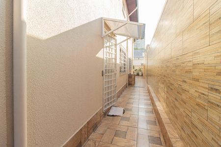 Casa à venda com 220m², 4 quartos e 2 vagasCorredor