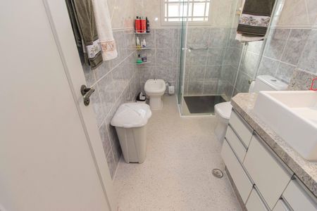 Casa à venda com 220m², 4 quartos e 2 vagasBanheiro