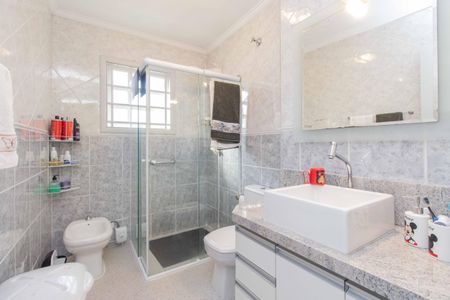 Casa à venda com 220m², 4 quartos e 2 vagasBanheiro