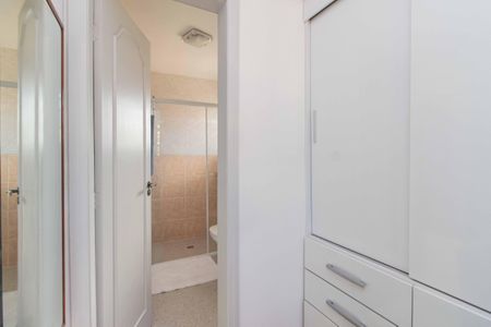 Casa à venda com 220m², 4 quartos e 2 vagasCloset da Suíte