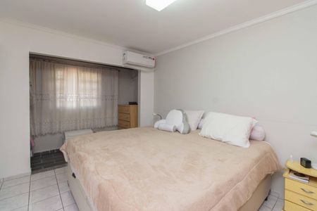 Casa à venda com 220m², 4 quartos e 2 vagasSuíte