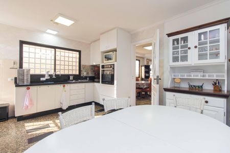 Casa à venda com 220m², 4 quartos e 2 vagasCozinha