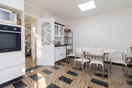 Casa à venda com 220m², 4 quartos e 2 vagasCozinha