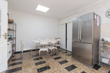 Casa à venda com 220m², 4 quartos e 2 vagasCozinha