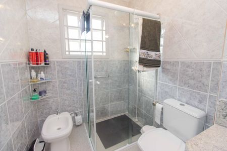 Casa à venda com 220m², 4 quartos e 2 vagasBanheiro