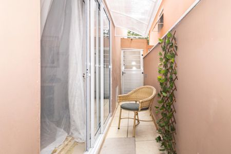 Casa à venda com 100m², 3 quartos e 2 vagas Casa à venda com 100m², 3 quartos e 2 vagasCorredor Externo