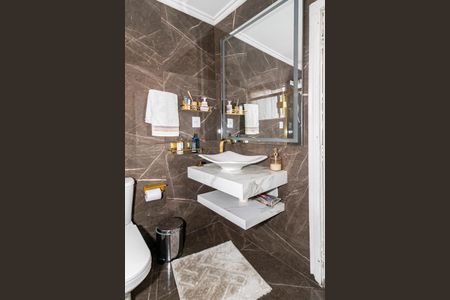 Casa à venda com 100m², 3 quartos e 2 vagas Casa à venda com 100m², 3 quartos e 2 vagasBanheiro