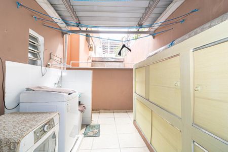 Casa à venda com 100m², 3 quartos e 2 vagas Casa à venda com 100m², 3 quartos e 2 vagasÁrea de Serviço