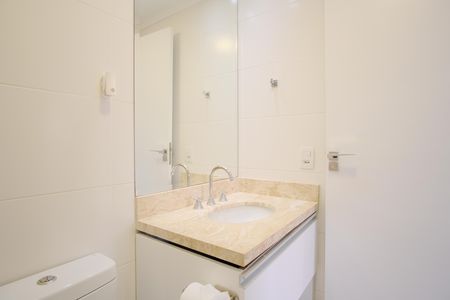 Apartamento à venda com 67m², 2 quartos e 1 vagaBanheiro Social