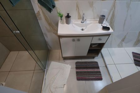 Banheiro de kitnet/studio para alugar com 1 quarto, 35m² em Niterói, Canoas