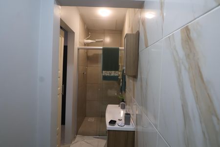 Banheiro de kitnet/studio para alugar com 1 quarto, 35m² em Niterói, Canoas