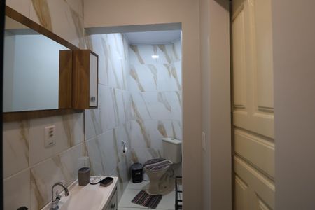 Banheiro de kitnet/studio para alugar com 1 quarto, 35m² em Niterói, Canoas