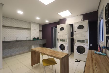 Apartamento para alugar com 40m², 2 quartos e sem vagaÁrea comum - Lavanderia Coletiva