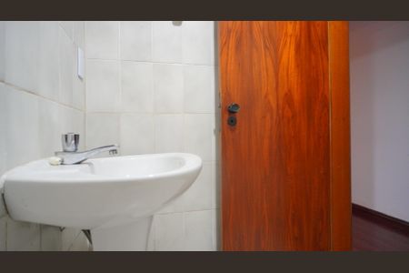 Apartamento à venda com 75m², 2 quartos e 1 vaga Apartamento à venda com 75m², 2 quartos e 1 vagaBanheiro social