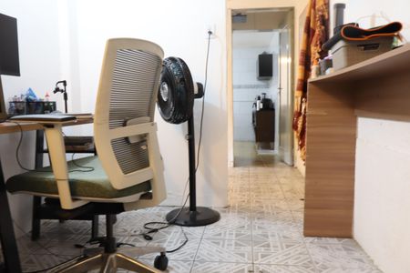 Casa à venda com 100m², 3 quartos e 2 vagasEscritório da casa - rua lateral