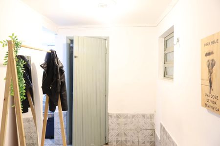 Casa à venda com 100m², 3 quartos e 2 vagasCorredor da casa - rua lateral