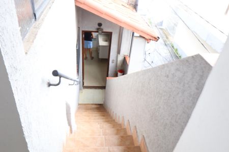 Casa à venda com 100m², 3 quartos e 2 vagasEscada área de serviço