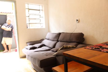 Casa à venda com 100m², 3 quartos e 2 vagasSala da casa - rua lateral