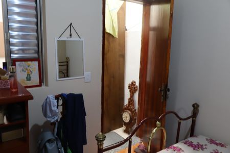 Casa à venda com 100m², 3 quartos e 2 vagasQuarto da casa superior