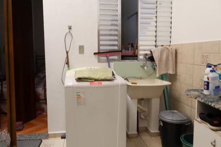 Casa à venda com 100m², 3 quartos e 2 vagasÁrea de serviço casa superior