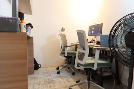 Casa à venda com 100m², 3 quartos e 2 vagasEscritório da casa - rua lateral