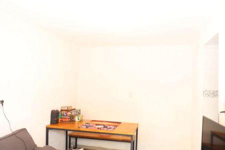 Casa à venda com 100m², 3 quartos e 2 vagasSala da casa - rua lateral