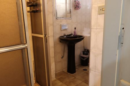 Casa à venda com 100m², 3 quartos e 2 vagasBanheiro da casa - rua lateral