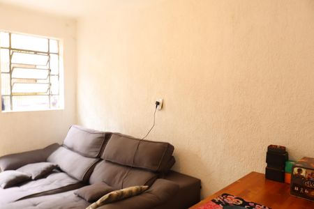 Casa à venda com 100m², 3 quartos e 2 vagasSala da casa - rua lateral