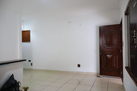 Casa à venda com 100m², 3 quartos e 2 vagasSala