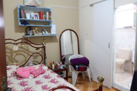 Casa à venda com 100m², 3 quartos e 2 vagasQuarto da casa superior