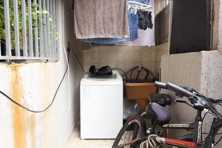 Casa à venda com 100m², 3 quartos e 2 vagasÁrea de serviço - casa rua lateral