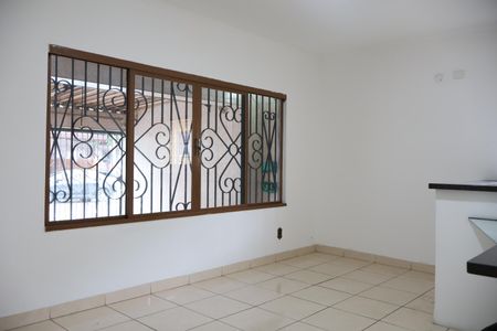 Casa à venda com 100m², 3 quartos e 2 vagasSala