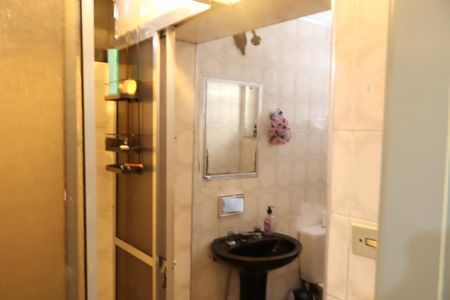 Casa à venda com 100m², 3 quartos e 2 vagasBanheiro da casa - rua lateral