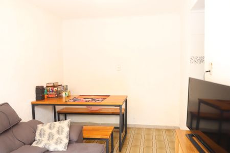 Casa à venda com 100m², 3 quartos e 2 vagasSala da casa - rua lateral