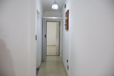 Casa à venda com 100m², 3 quartos e 2 vagasCorredor