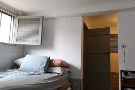 Casa à venda com 100m², 3 quartos e 2 vagasQuarto da casa - rua lateral