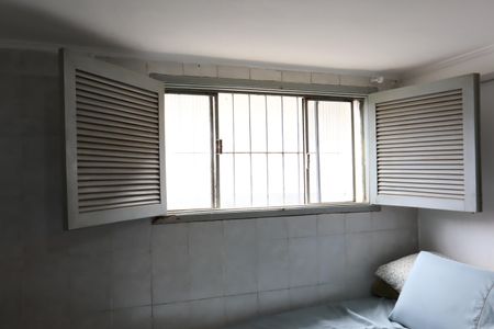 Casa à venda com 100m², 3 quartos e 2 vagasEscritório da casa - rua lateral