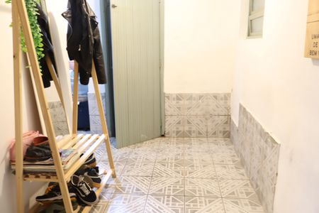 Casa à venda com 100m², 3 quartos e 2 vagasCorredor da casa - rua lateral