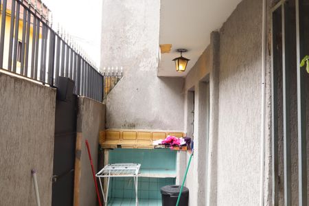 Casa à venda com 100m², 3 quartos e 2 vagasÁrea de serviço - casa rua lateral