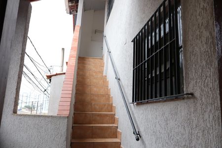Casa à venda com 100m², 3 quartos e 2 vagasEscada área de serviço
