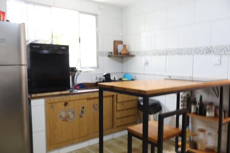 Casa à venda com 100m², 3 quartos e 2 vagasCozinha da casa - rua lateral