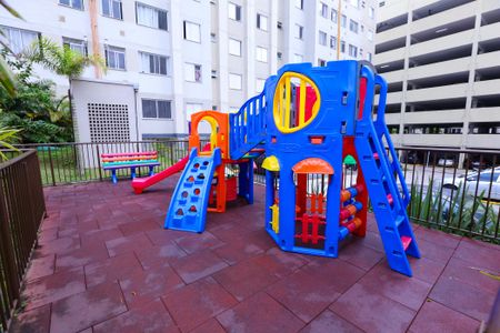 Apartamento à venda com 44m², 2 quartos e 1 vaga Apartamento à venda com 44m², 2 quartos e 1 vagaÁrea comum - Playground
