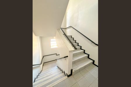 Apartamento para alugar com 72m², 2 quartos e 1 vagaEscada