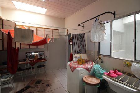 Casa à venda com 175m², 4 quartos e 1 vagaÁrea de Serviço