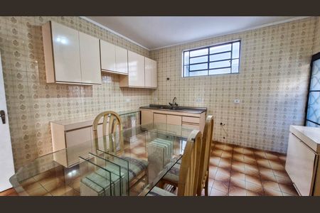 Casa para alugar com 3 quartos, 227m² em Jardim Prudência, São Paulo