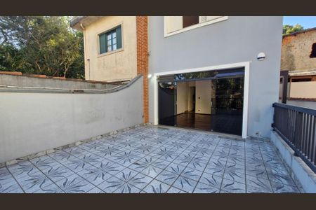 Casa para alugar com 3 quartos, 227m² em Jardim Prudência, São Paulo